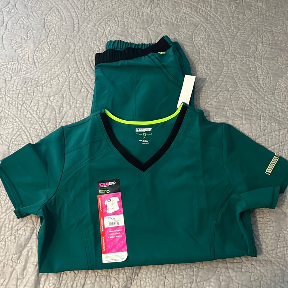 Scrub Set Medium bottom, Small Top